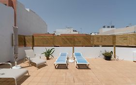Private Solarium - 2Br House Near The Airport